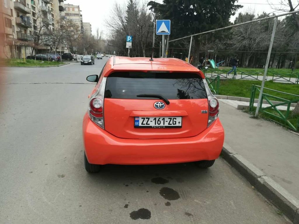 სედანი - TOYOTA