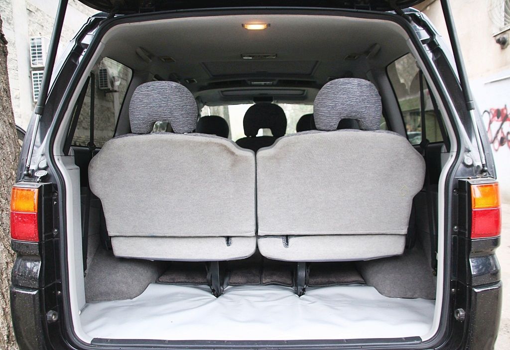 მინივენი - MITSUBISHI