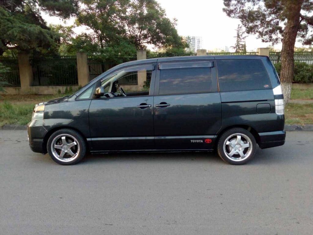 Minivan - TOYOTA