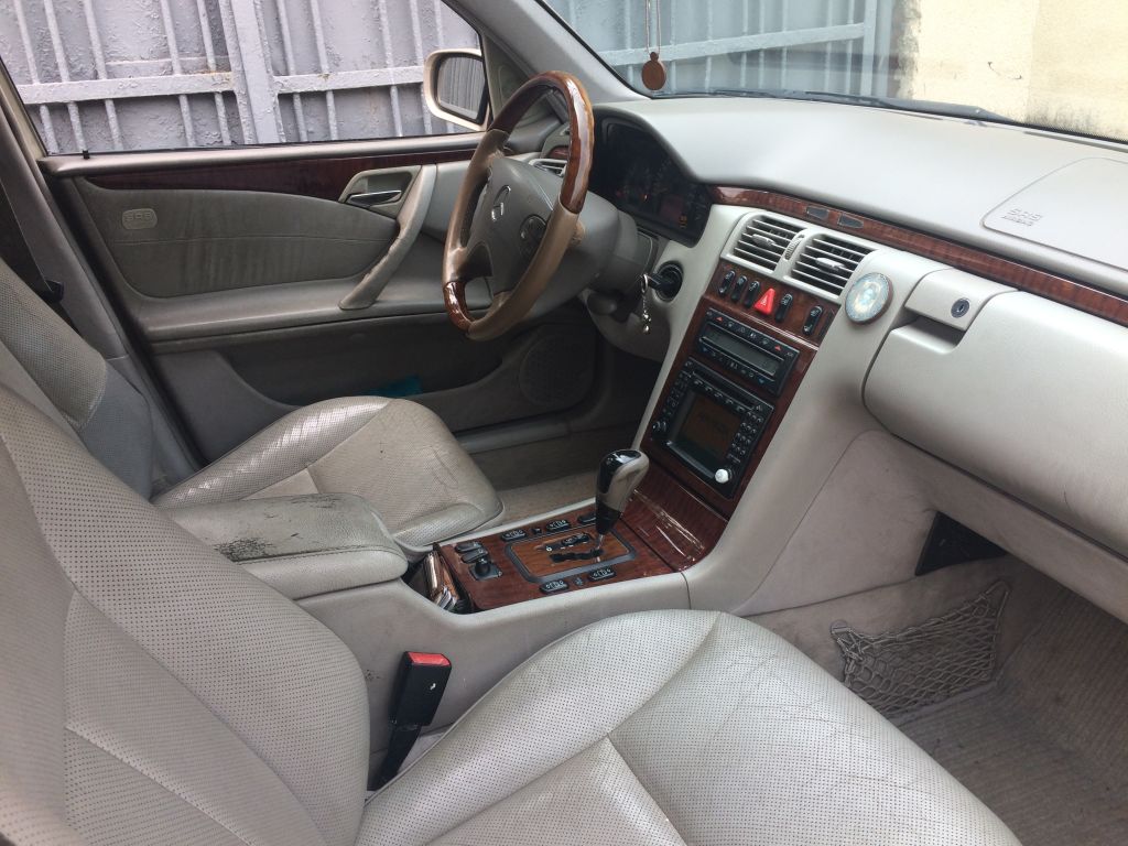 Sedan - MERCEDES-BENZ