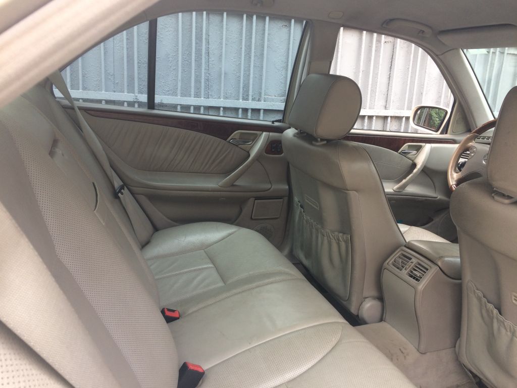 Sedan - MERCEDES-BENZ