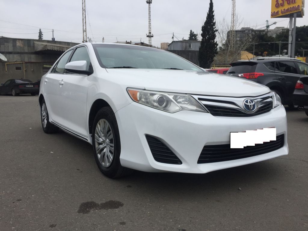 სედანი - TOYOTA