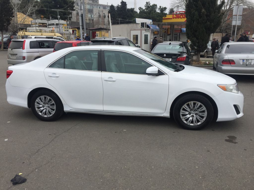 სედანი - TOYOTA