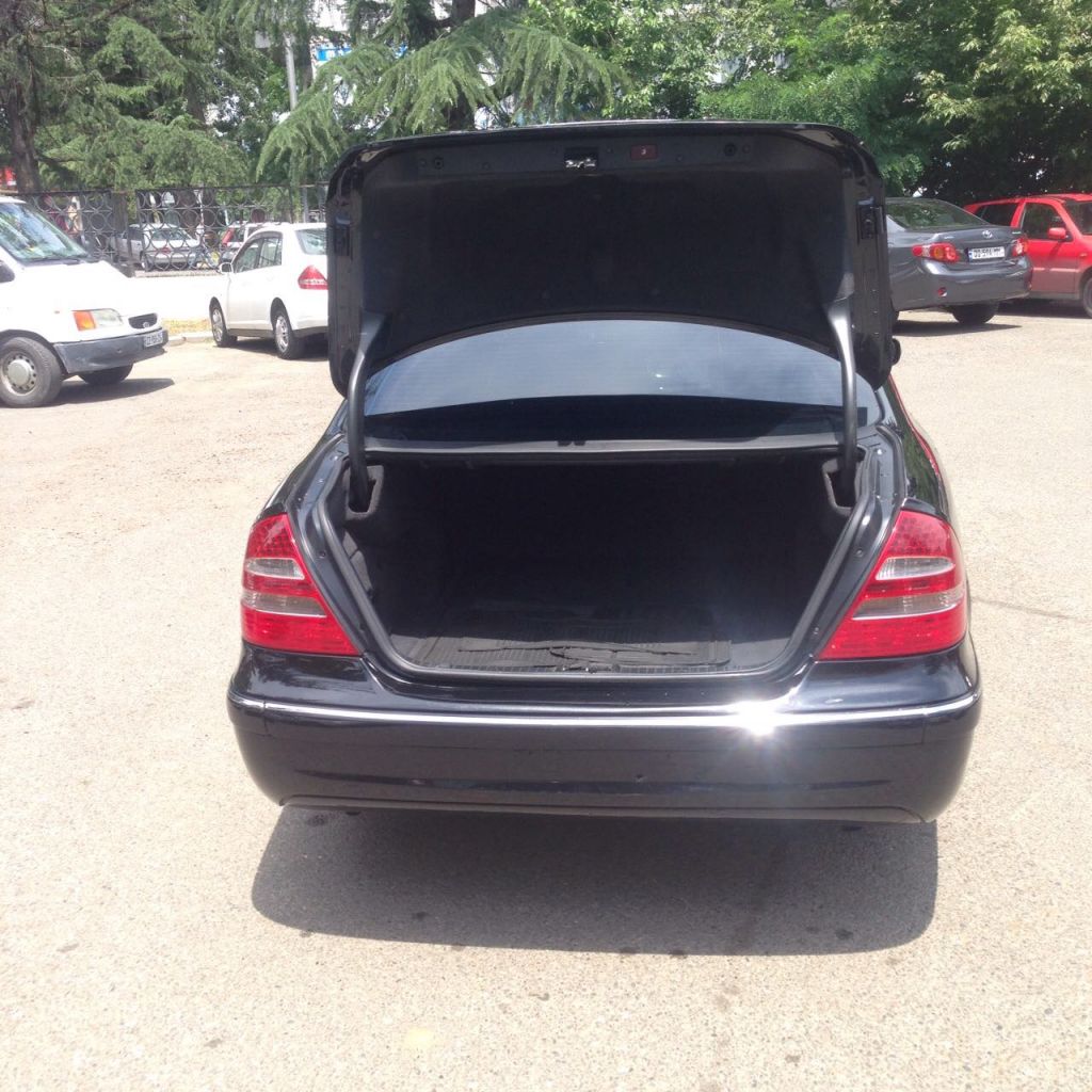 седан - MERCEDES-BENZ