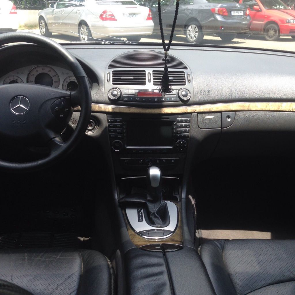 седан - MERCEDES-BENZ