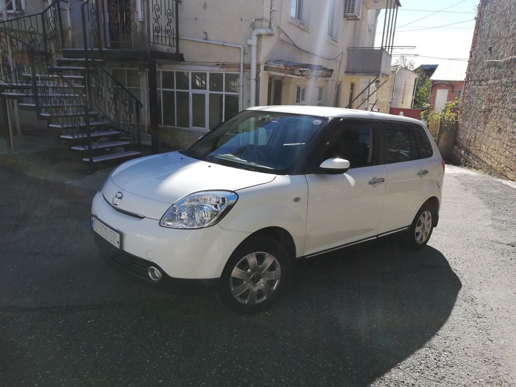 სედანი - MAZDA