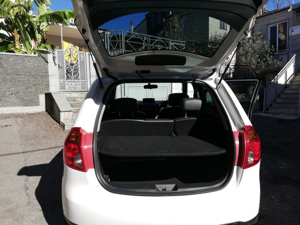 სედანი - MAZDA