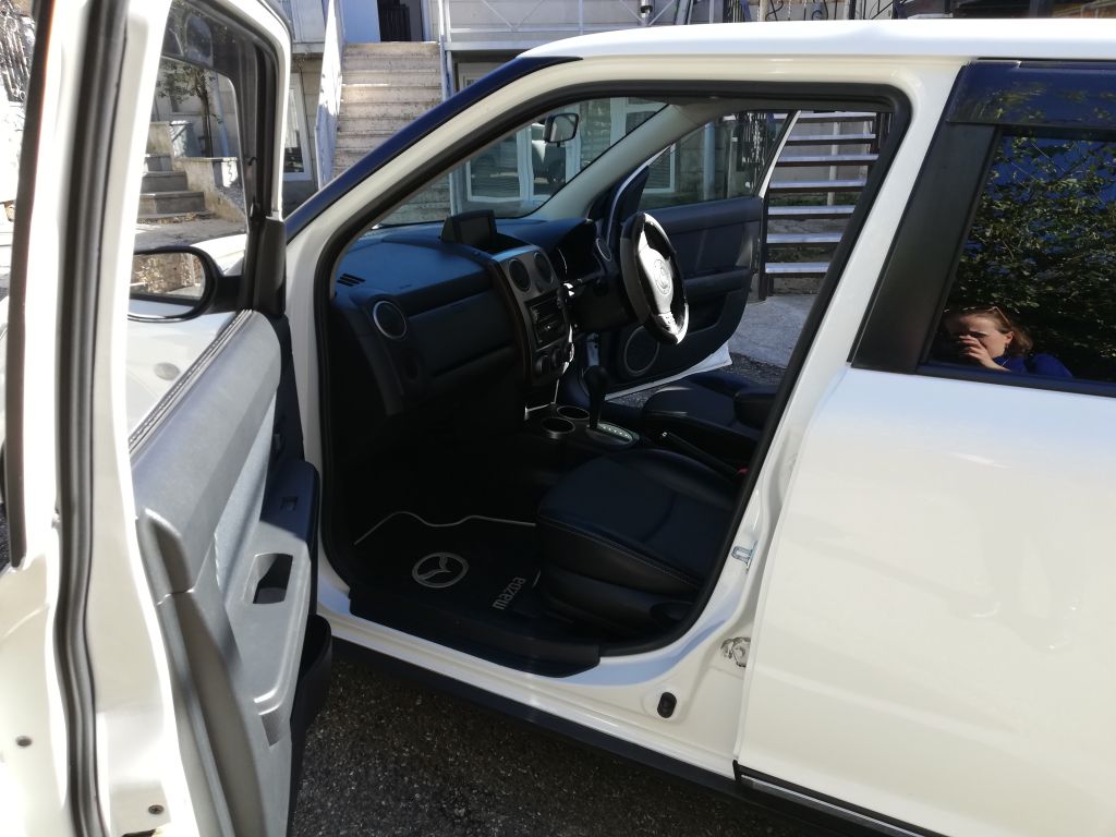 სედანი - MAZDA