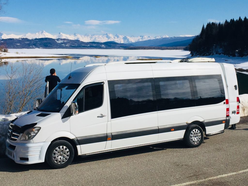 микроавтобус - MERCEDES-BENZ