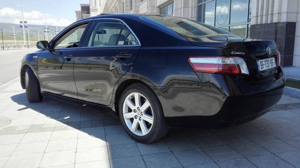 სედანი - TOYOTA