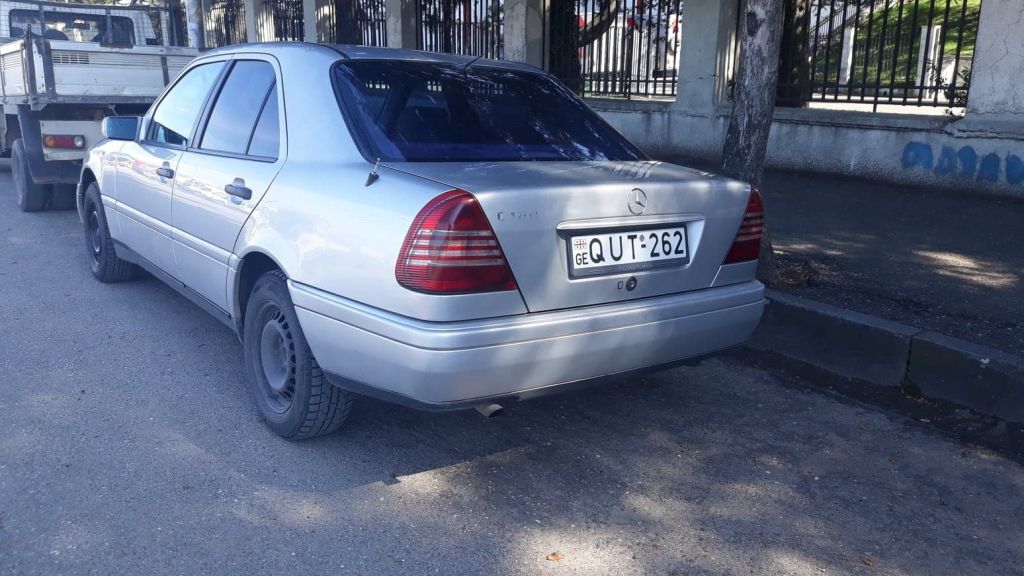 სედანი - MERCEDES-BENZ