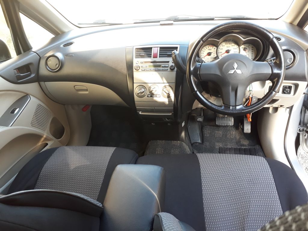 სედანი - MITSUBISHI