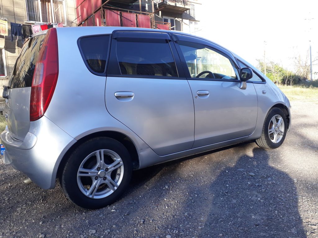 სედანი - MITSUBISHI