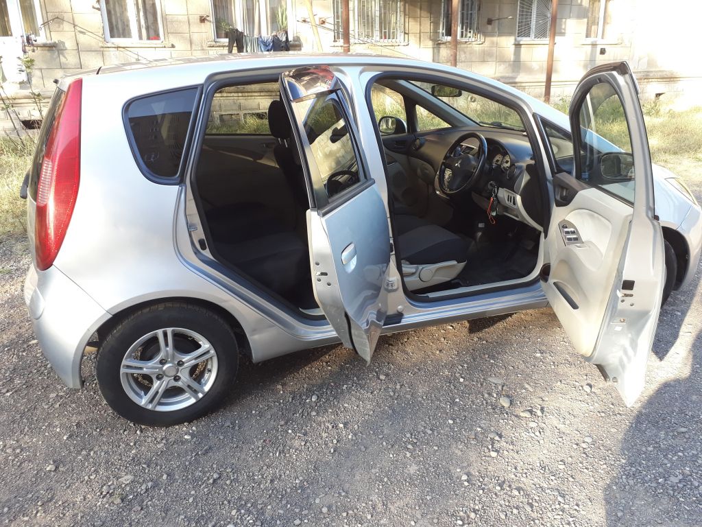 სედანი - MITSUBISHI