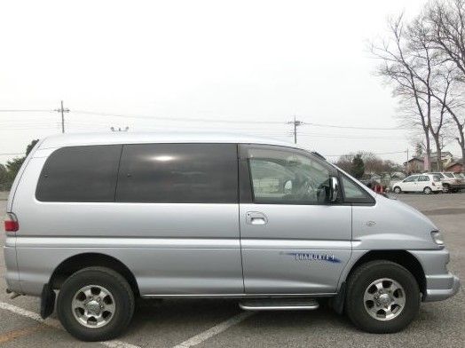 მინივენი - MITSUBISHI