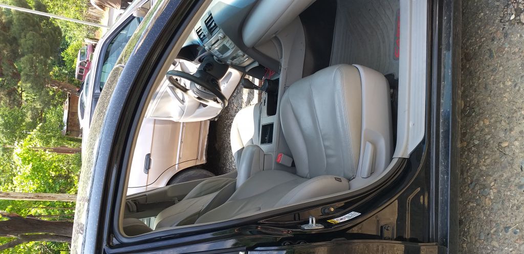 სედანი - TOYOTA