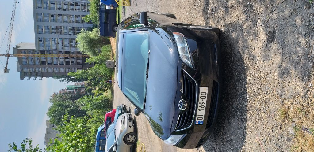 სედანი - TOYOTA