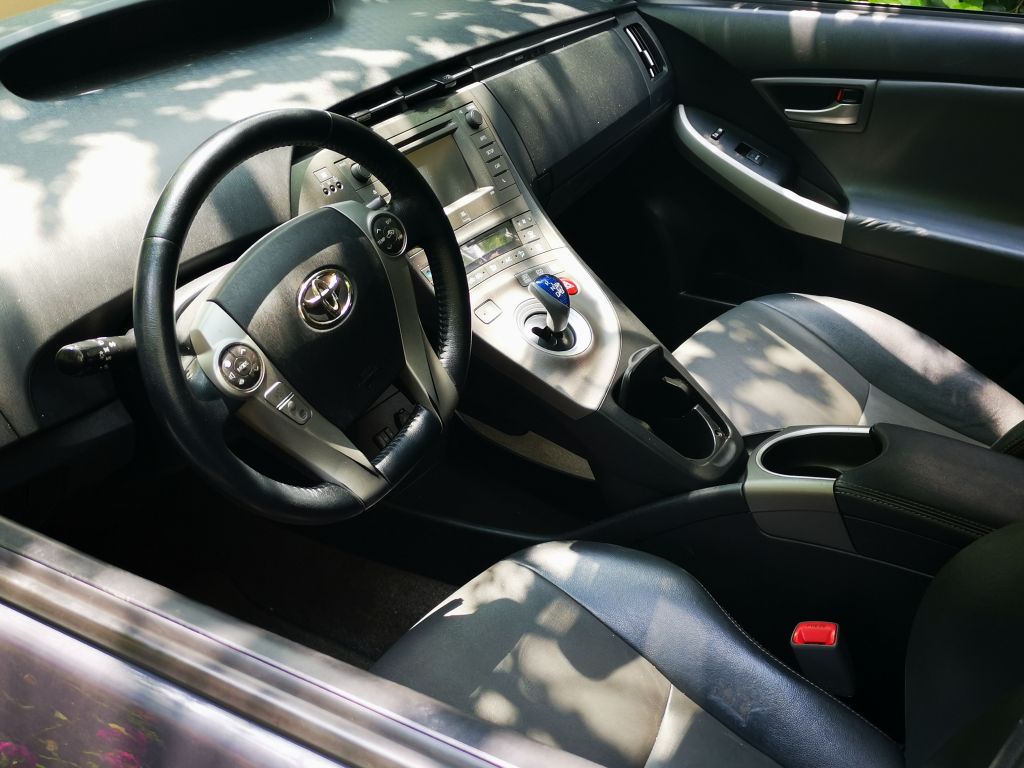 სედანი - TOYOTA