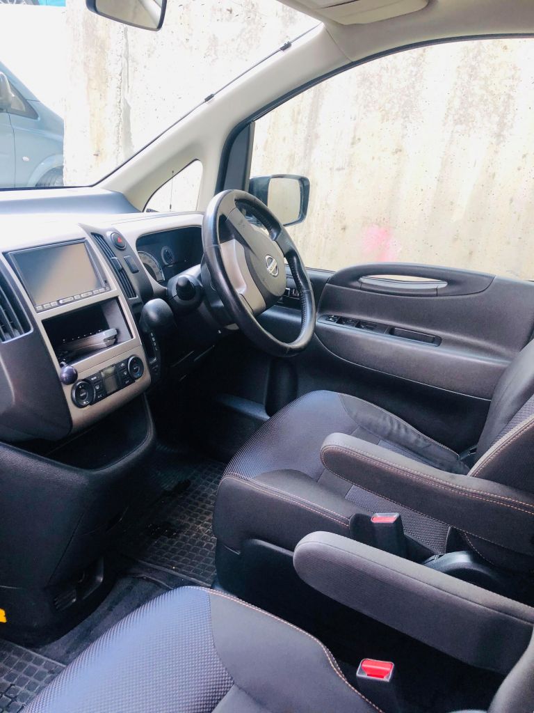 მინივენი - NISSAN