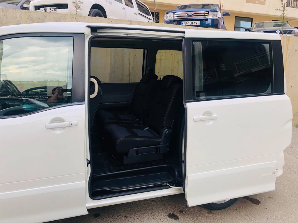 მინივენი - NISSAN