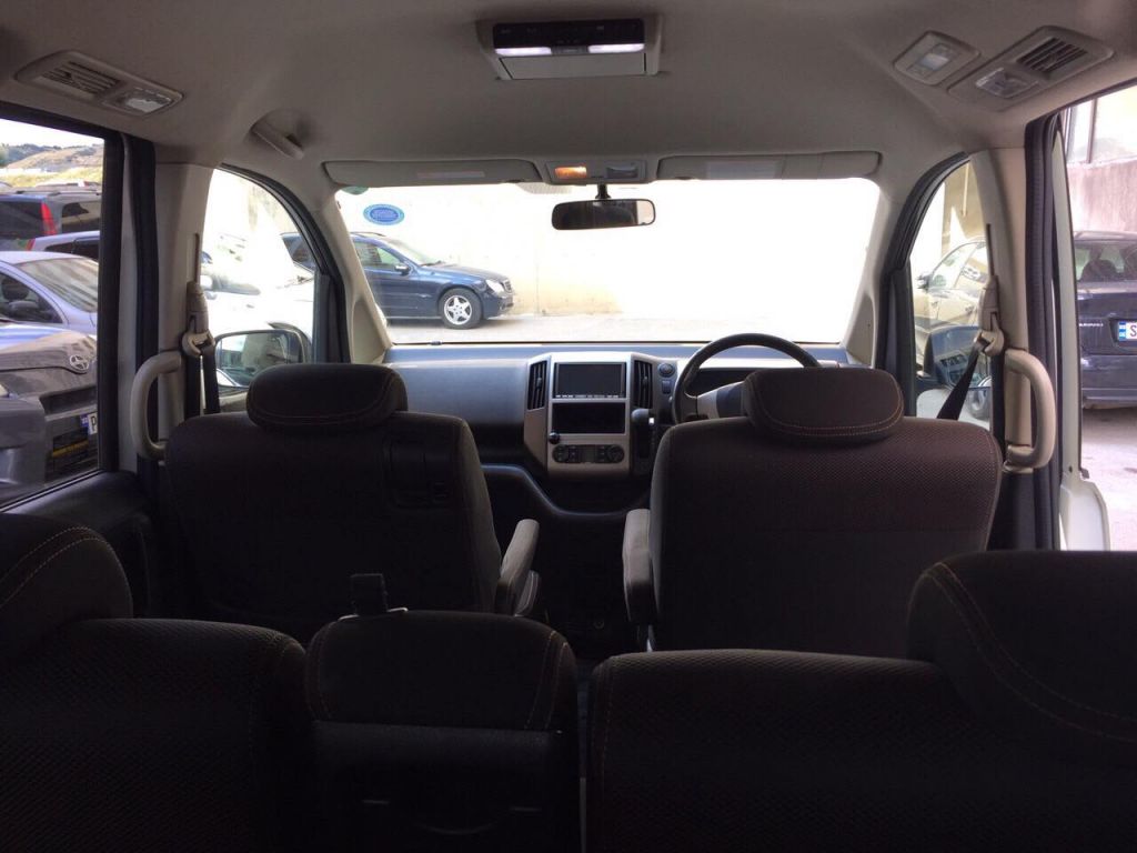 მინივენი - NISSAN