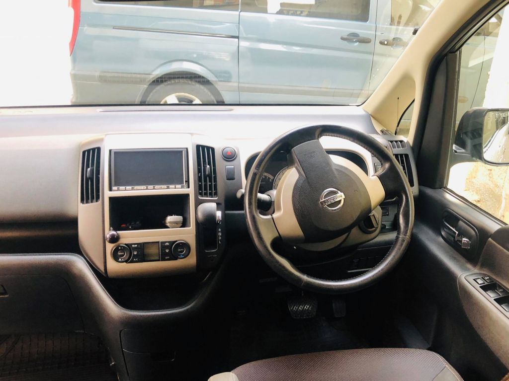 მინივენი - NISSAN