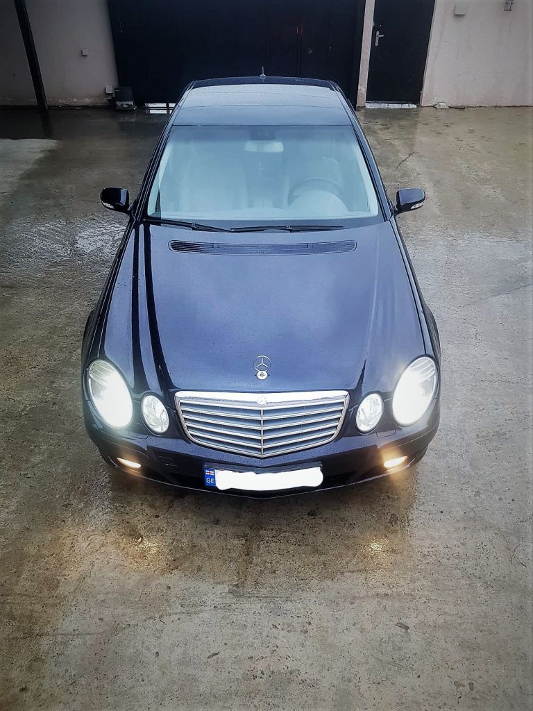 Sedan - MERCEDES-BENZ