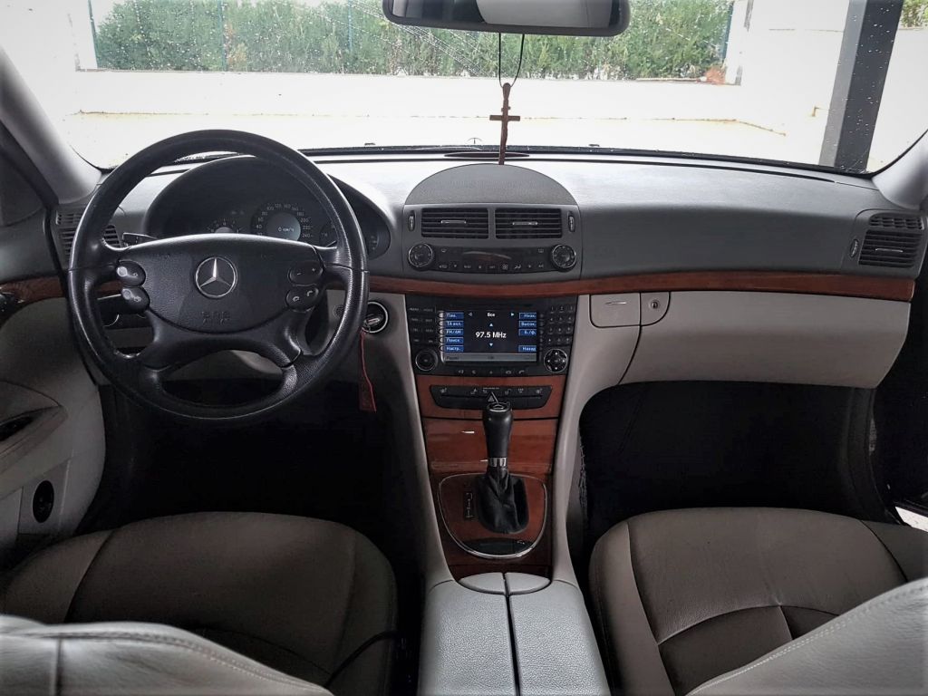 Sedan - MERCEDES-BENZ