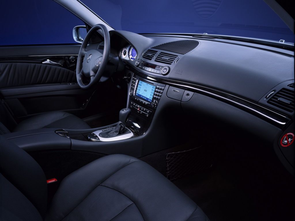 Sedan - MERCEDES-BENZ