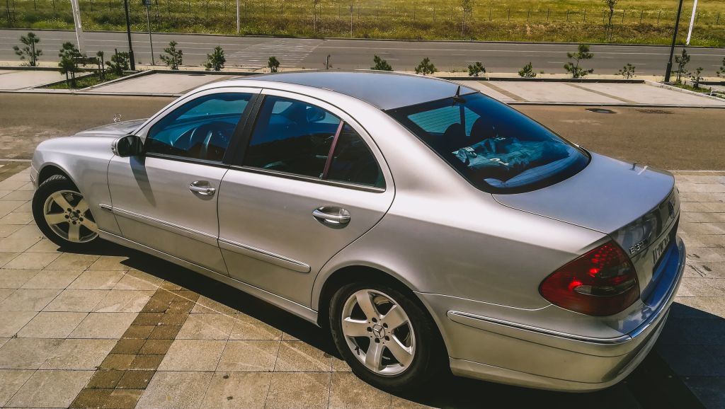 Sedan - MERCEDES-BENZ