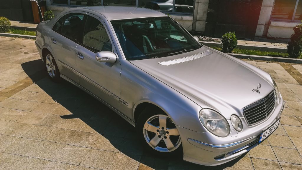 Sedan - MERCEDES-BENZ