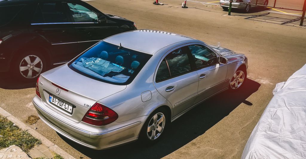 Sedan - MERCEDES-BENZ