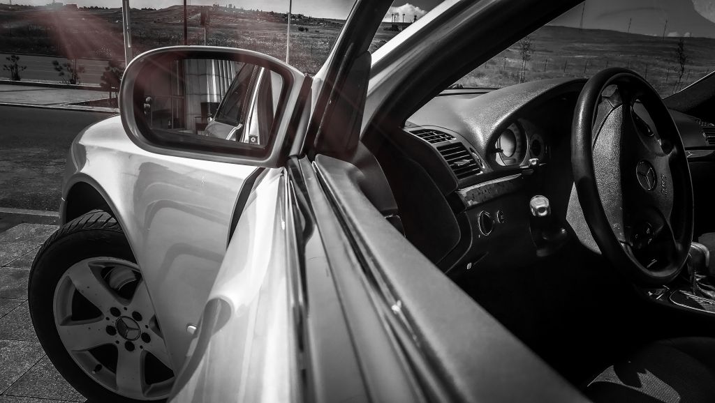 Sedan - MERCEDES-BENZ