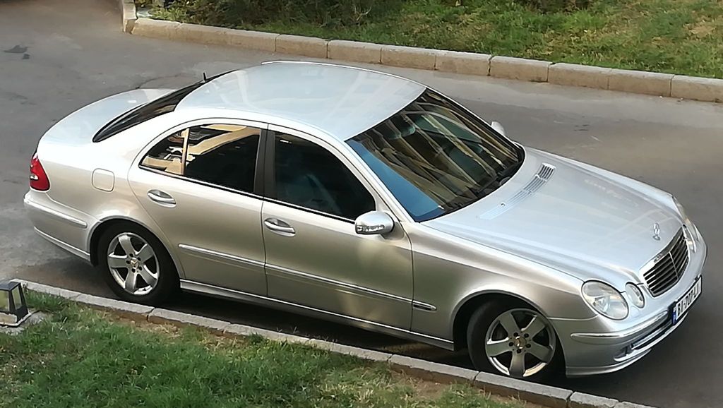 Sedan - MERCEDES-BENZ