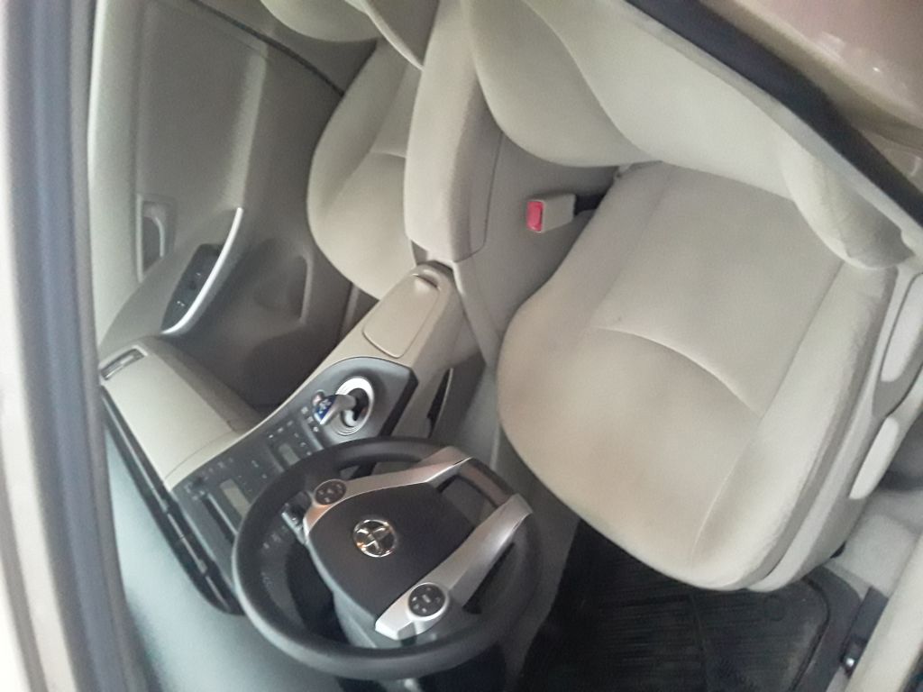 სედანი - TOYOTA