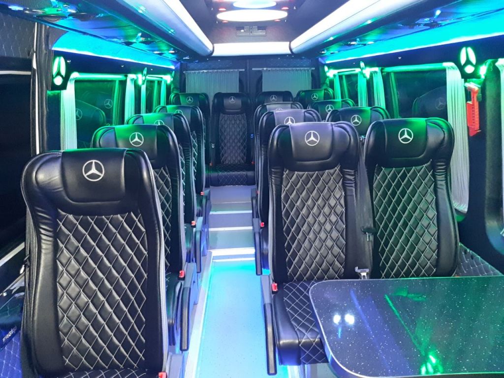 микроавтобус - MERCEDES-BENZ