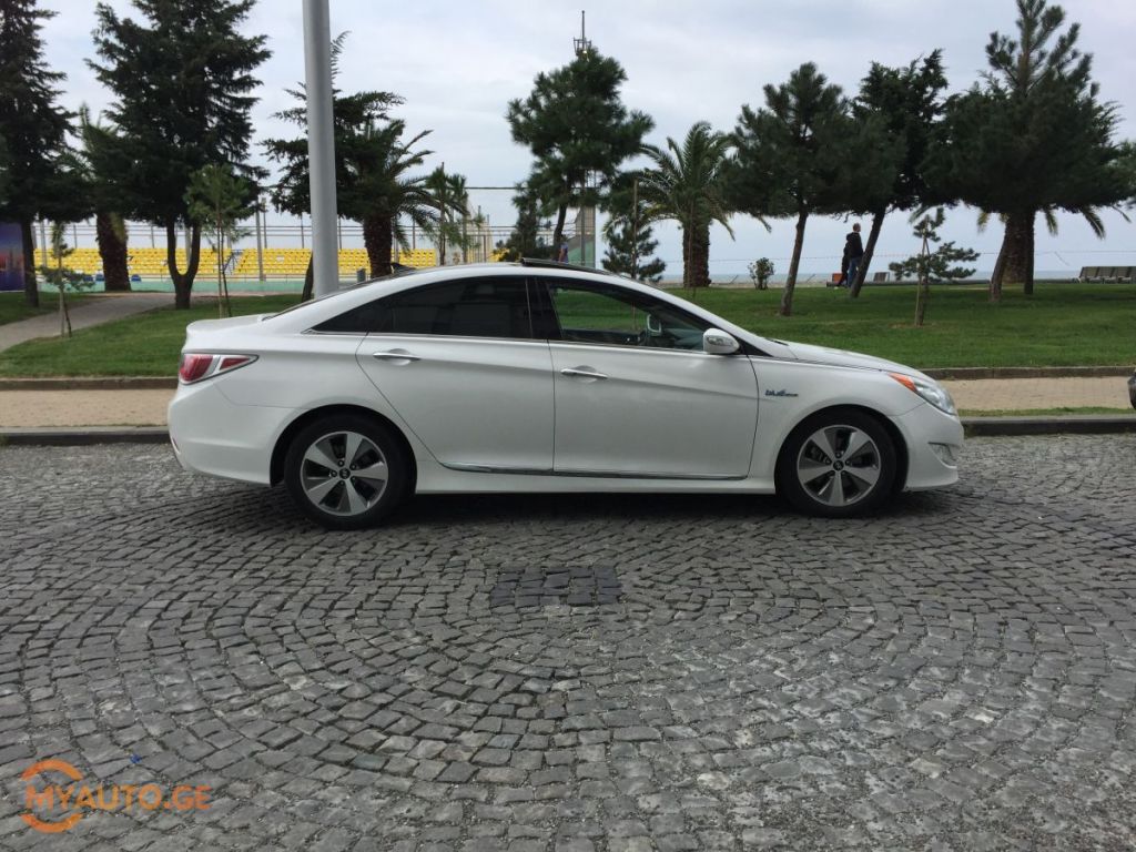 სედანი - HYUNDAI